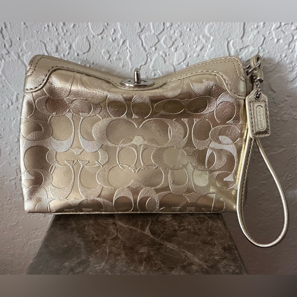TRADE ❤️ Coach Monogram Gold Metallic Clutch